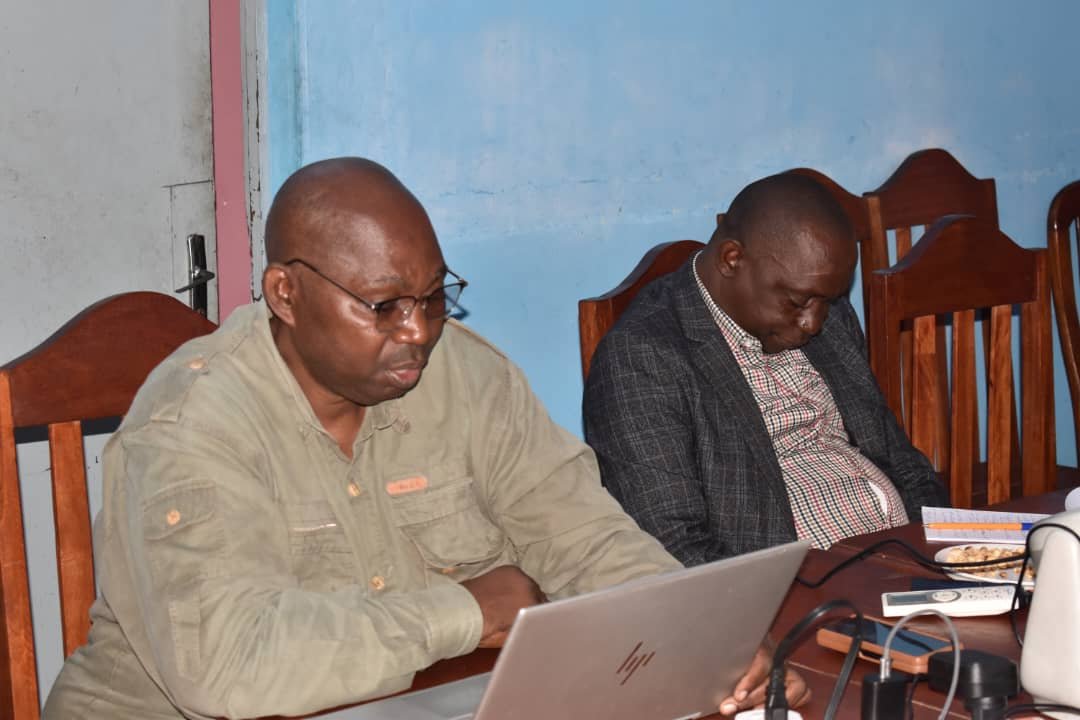 forum_l56821's tweet photo. 📍Brazzaville | Le FGDH, avec l'appui de RRI, organise un atelier de 3 jours pour renforcer les capacités des organisations partenaires sur les approches et outils de sécurisation des droits fonciers coutumiers. https://t.co/2sSJfN5qOb