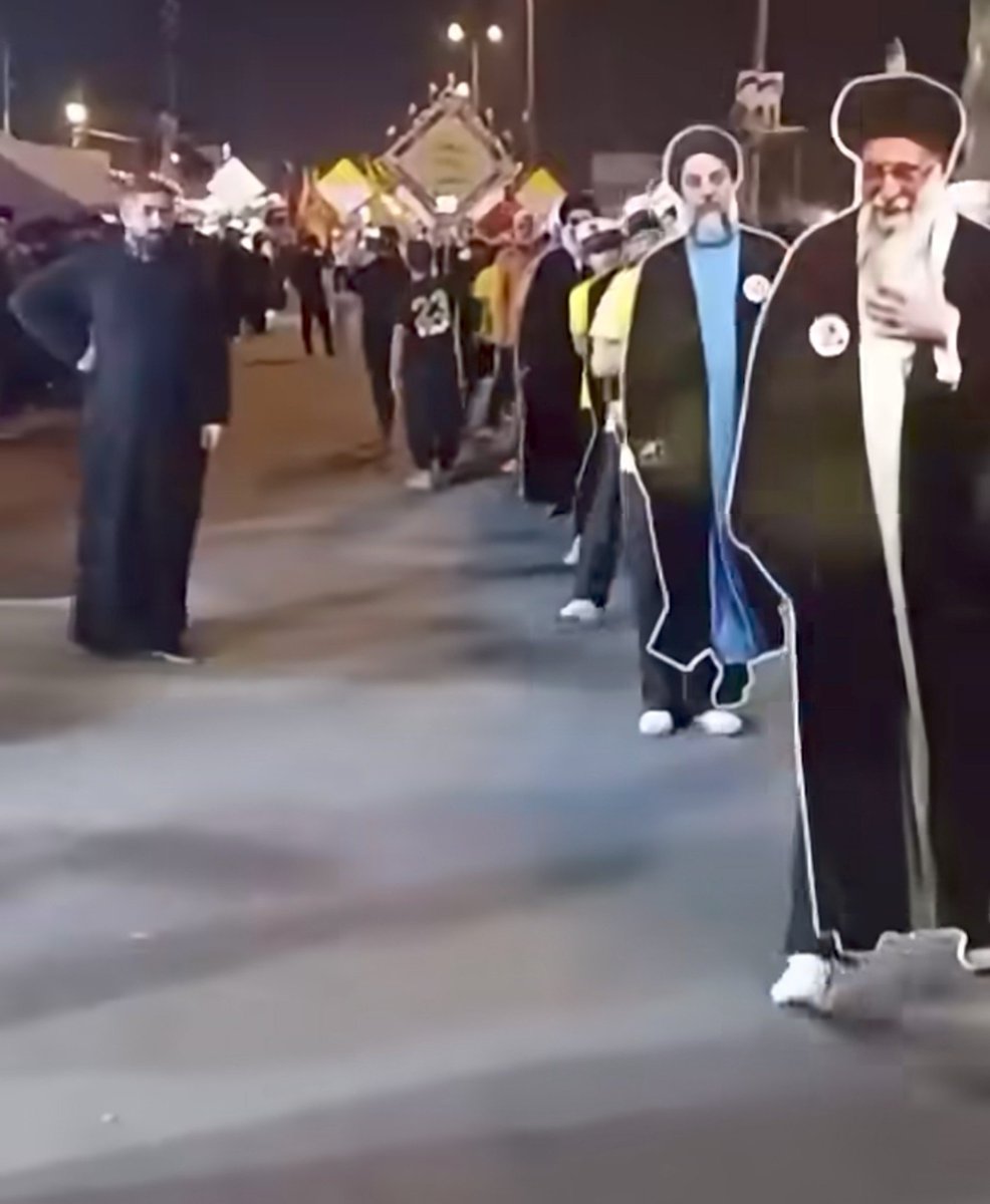 gorbeh_banafsh's tweet photo. اقا بحبح رژه مقوایی  همشون😂😂😂😂 https://t.co/5SlAWAbRm8