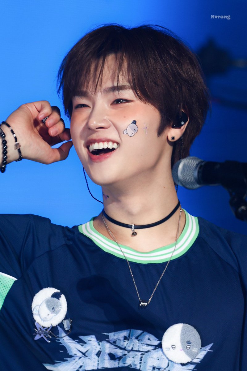 xhdewdew's tweet photo. 정수 이렇게 웃는 거 갑자기 너무 귀여운 것 같음………….. 와귀여워 https://t.co/mkpZ1fCqFq