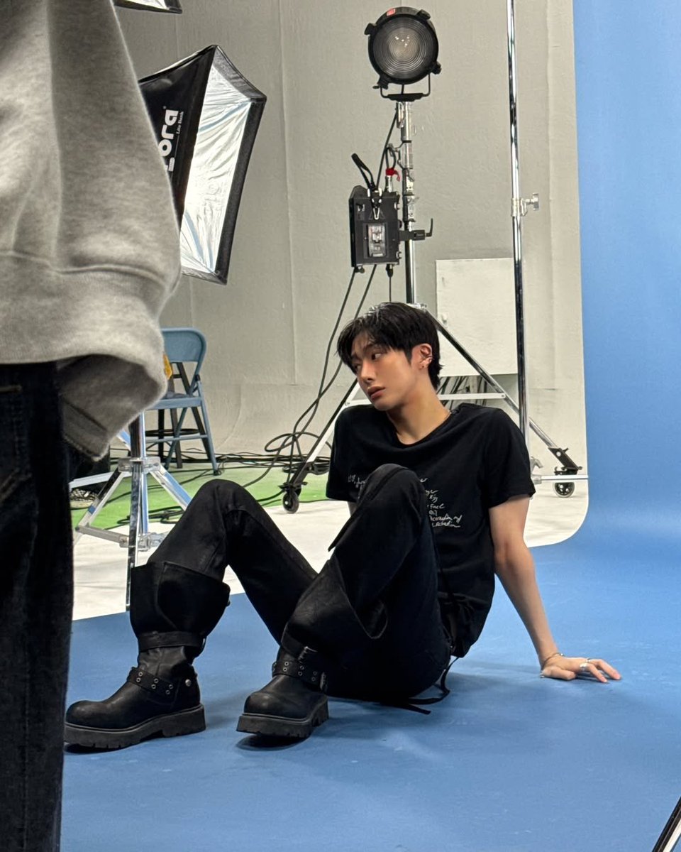 chaehyungworn's tweet photo. Spent all day under the studio lights trying to look mysterious, but behind the scenes, it was mostly me trying not to trip over giant c-stands in these massive boots. https://t.co/6SHWXm0lkI