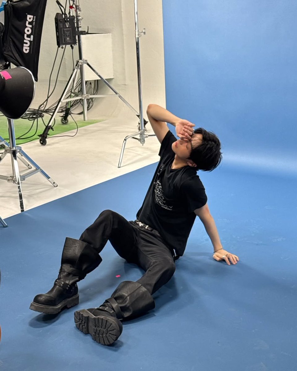 chaehyungworn's tweet photo. Spent all day under the studio lights trying to look mysterious, but behind the scenes, it was mostly me trying not to trip over giant c-stands in these massive boots. https://t.co/6SHWXm0lkI