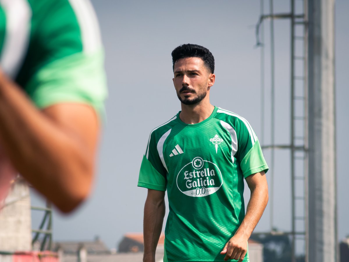 racingferrolsad's tweet photo. Racinguistas, non é un soño... Estas imaxes son ben reais 🤩💚

#SoñarEnGrande https://t.co/IyyKNv42ZQ