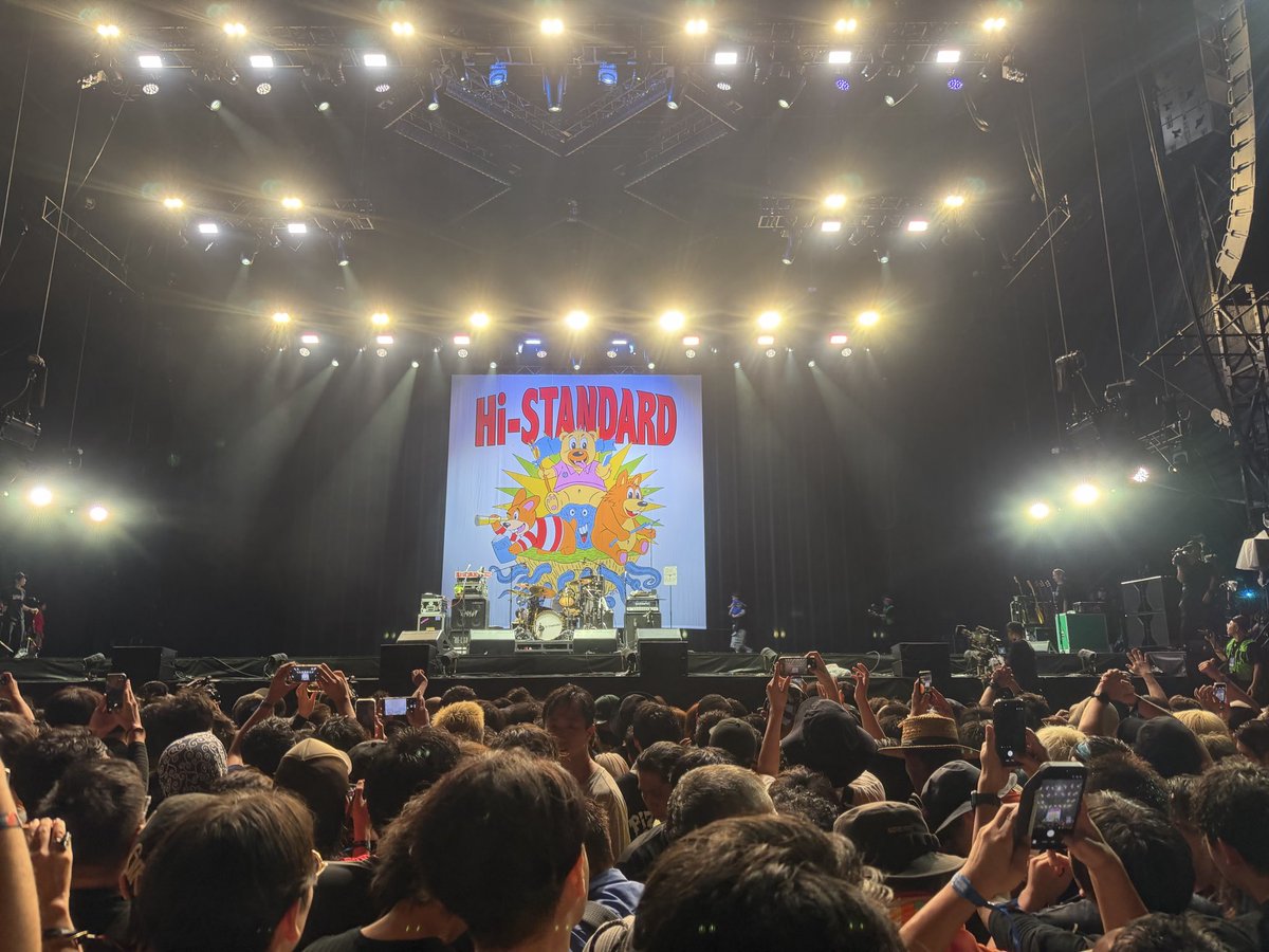 punk_fast's tweet photo. 難波さんの
「楽しんでますか？楽しんじゃってますか？」
からのTurning Backはやばかった！

Turning Back
↓
Standing Still
↓
Growing Up

の開幕3連発に上がりすぎました

#HiSTANDARD #ハイスタ #フジロック #fujirock https://t.co/9l06bBKUZ3