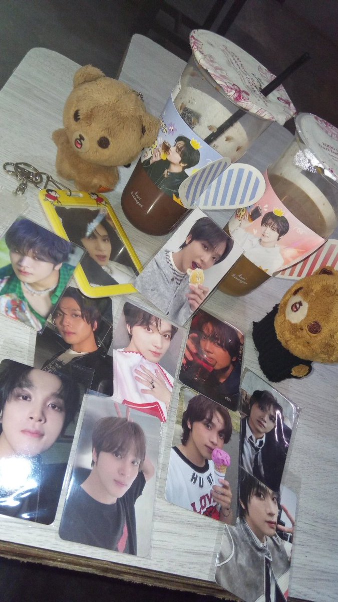 ndahaech_'s tweet photo. plg kerja jam 4 kopken, mampir ke tmn-> kopken lagi nnti mlm 

ngapelin kopken demi mbg my banana gwehh si haechan haechan ntu😭🫶 
smuwa haechan dirayakan ini mah seneng bgt liat tl, sw, sg full muka abang🥹 

#KopiKenangan
#KopiKenanganxNCTHAECHAN https://t.co/mSsuxZA7xp