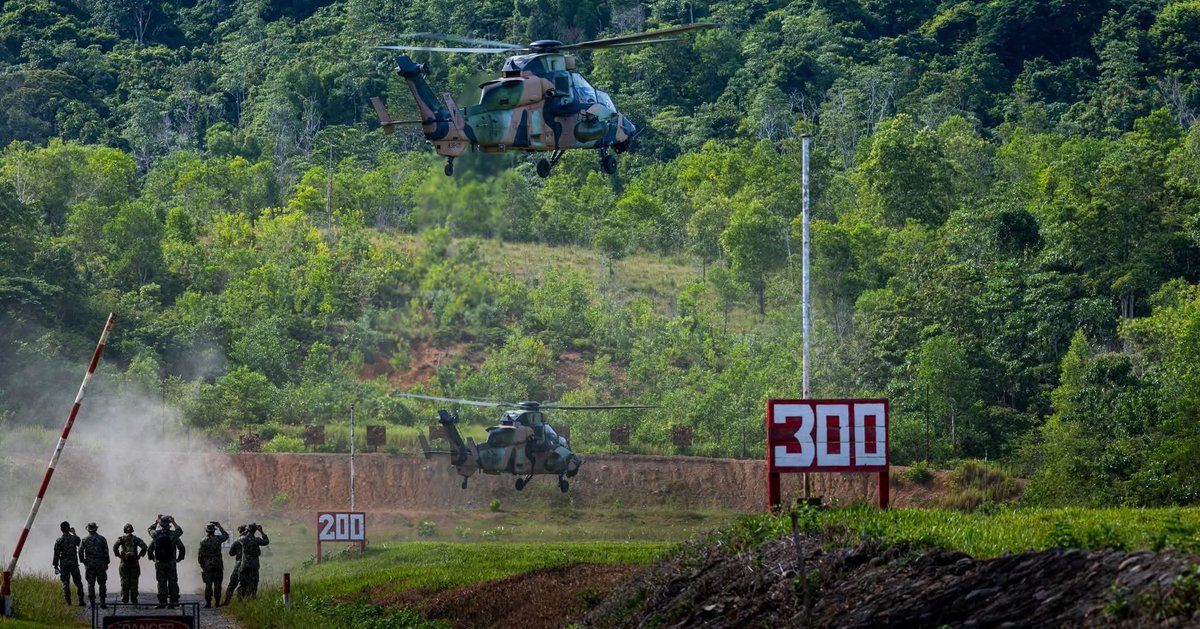 MalaysiaMonitor's tweet photo. 𝟮𝟰 𝗝𝘂𝗹 | 𝗘𝘅𝗲𝗿𝗰𝗶𝘀𝗲 𝗞𝗲𝗿𝗶𝘀 𝗦𝘁𝗿𝗶𝗸𝗲

Tentera Darat training alongside the 1st Aviation Regiment of the Australian Army. This is the first time Australian Tiger ARHs participated in the exercises.

Kota Belud, Sabah.
Src - @ADFinMalaysia https://t.co/FusI0SshoT