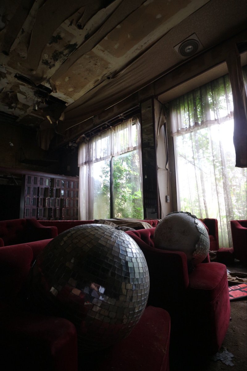TetsuyaUta79's tweet photo. A show that won't start.
"始まらないショー"

#abandoned
#廃墟
#urbex
#ruins
#japan https://t.co/PVv08qzYEq