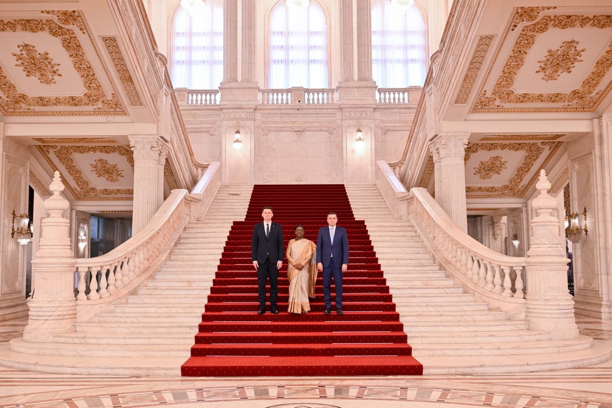 rashtrapatibhvn's tweet photo. President Droupadi Murmu met President of the Senate of Romania H.E. Mr Mircea Abrudean and President of the Chamber of Deputies of Romania H.E. Mr Sorin Grindeanu at the Parliament Palace in Bucharest. She also interacted with members of the India-Romania Parliamentary Friendship Group. Minister of State for Consumer Affairs, Food & Public Distribution Smt. Nimuben Jayantibhai Bambhaniya, and Members of Parliament Dr. Dinesh Sharma and Shri Vijay Baghel were also present on the occasion. 

The President said that as vibrant parliamentary democracies, the two countries should deepen engagement between our parliamentary institutions. Such interactions would provide valuable opportunities to share experiences and best practices, and would contribute to further strengthening the India–Romania partnership.