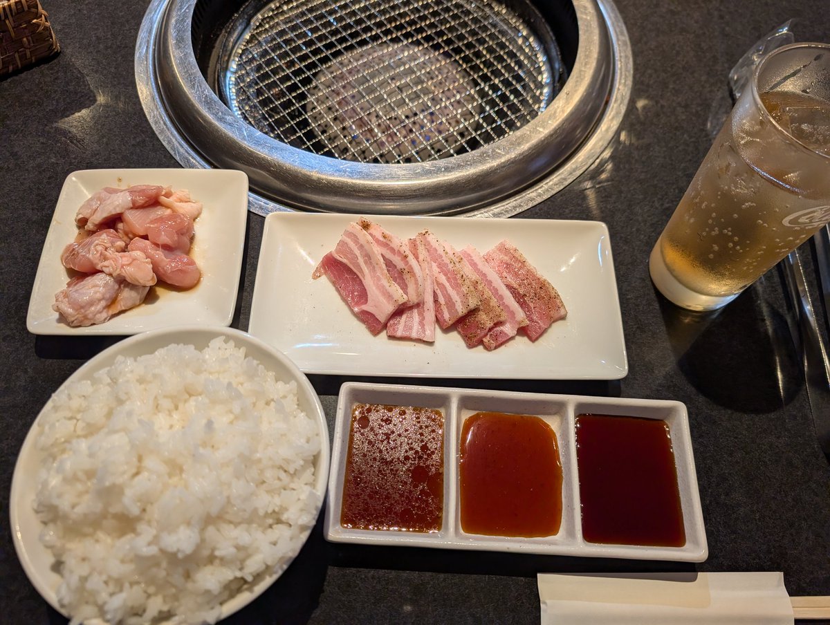 Raremetaling's tweet photo. 一人焼肉😋😋😋😋😋 https://t.co/1cco2LeiZH