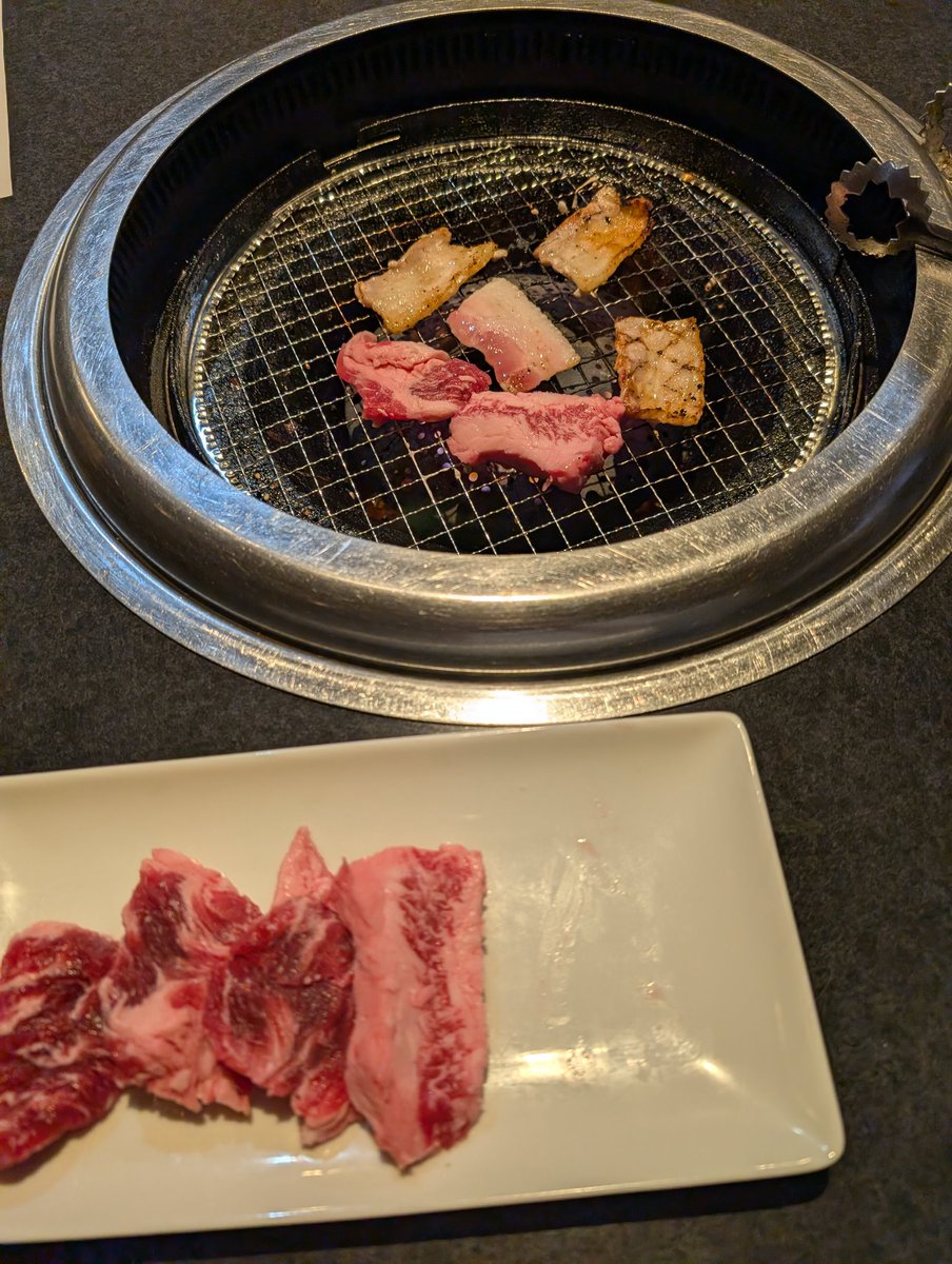 Raremetaling's tweet photo. 一人焼肉😋😋😋😋😋 https://t.co/1cco2LeiZH