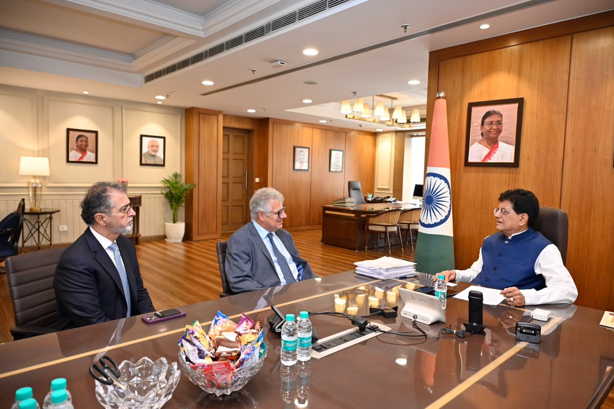 PiyushGoyalOffc's tweet photo. Minister @PiyushGoyal held a meeting with a delegation led by Mr. Matt Scheckner, Founder & Chairman of Future Forum.

They exchanged views on leveraging global platforms to highlight India's strengths across key sectors and on fostering stronger collaboration to connect Indian enterprises with global investment and innovation ecosystems.
