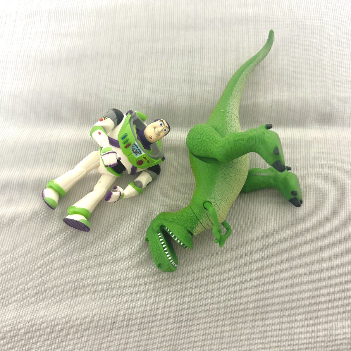 ill_DOC195's tweet photo. 【交換】
また、アンディが来た！
トイ・ストーリー ガチャガチャ

求)ウッディ &amp; ハム セット
譲)バズ &amp; レックス

2：2（1種類ずつ）の交換を探しています。

基本は郵送交換ですが、
大阪→天王寺・なんば付近での手渡し可。

未開封のものをお渡しします！ https://t.co/dYFDQt3ERH