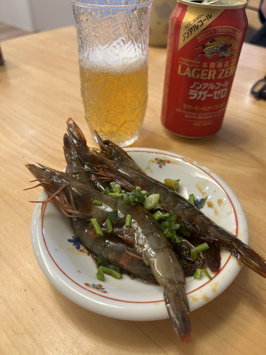gorihei_sh's tweet photo. 自家製、醉虾(酔っ払いエビ)。

本場中国では生きたまま白酒に浸けるけど、生きエビはないのでスーパーのプリプリエビで代用。

白酒を表面に塗って特製タレで味付け😋

酔っ払い酔ってないエビ。でも美味しい！！

私も今日はノンアルです😁 https://t.co/zrNJS4zxbF