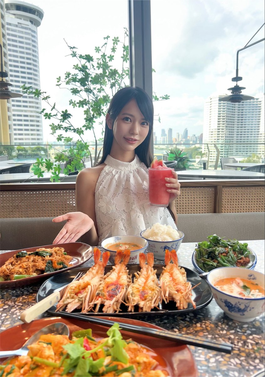 korokorococoroo's tweet photo. タイご飯好きすぎて初日から食べまくり💭

本日からよろしくお願いします🐘🇹🇭💕 https://t.co/x5lZsmfyv8