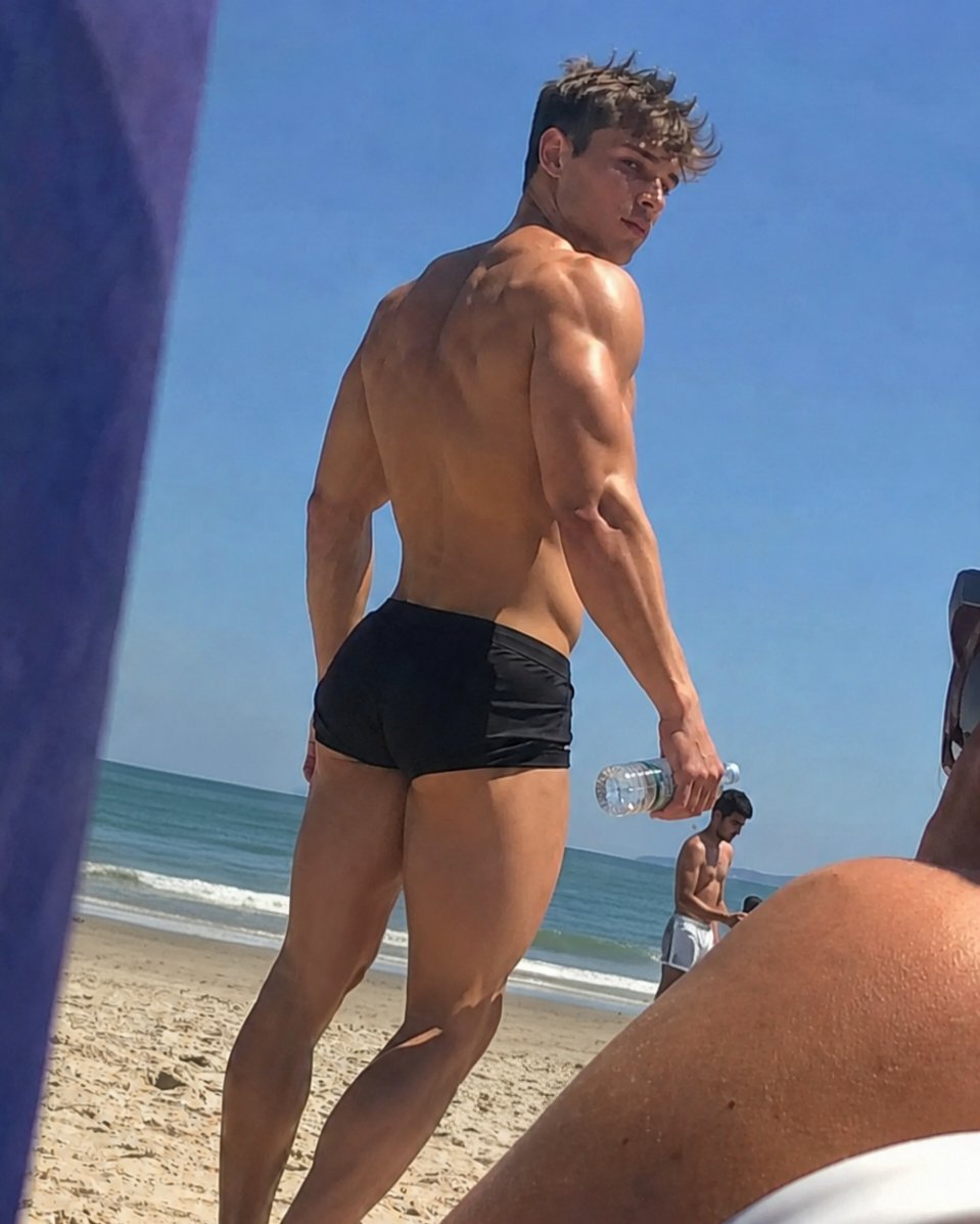 thirst_aider's tweet photo. caught me staring 👀 https://t.co/W31NNKN7wm