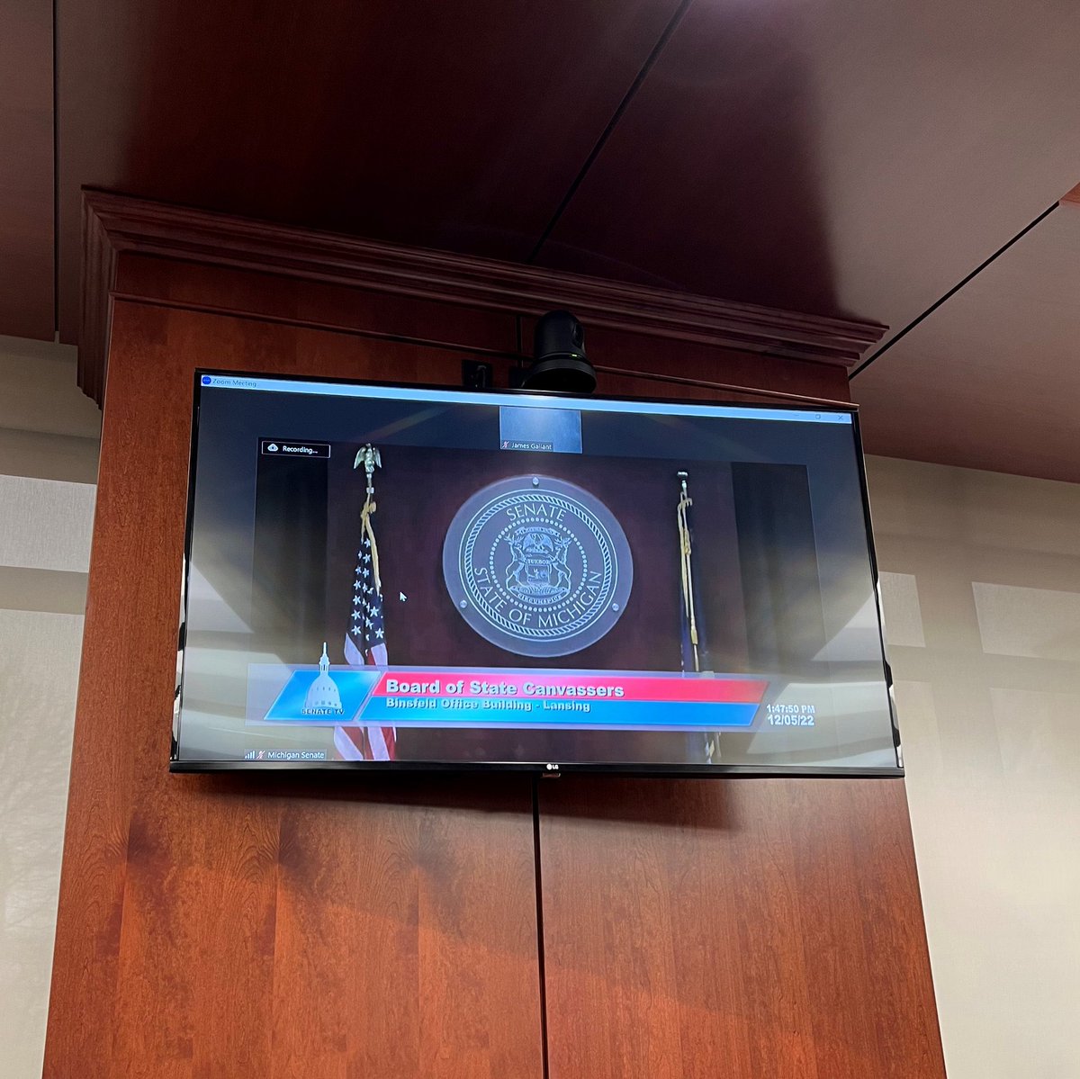 MichSoS's tweet photo. Reminder: The Board of State Canvassers will be meeting today in Lansing at 10 a.m.

Agenda: https://t.co/QB7GJ8o8ev

Livestream: https://t.co/3wHOutOUEv https://t.co/SWHDIS18Hb