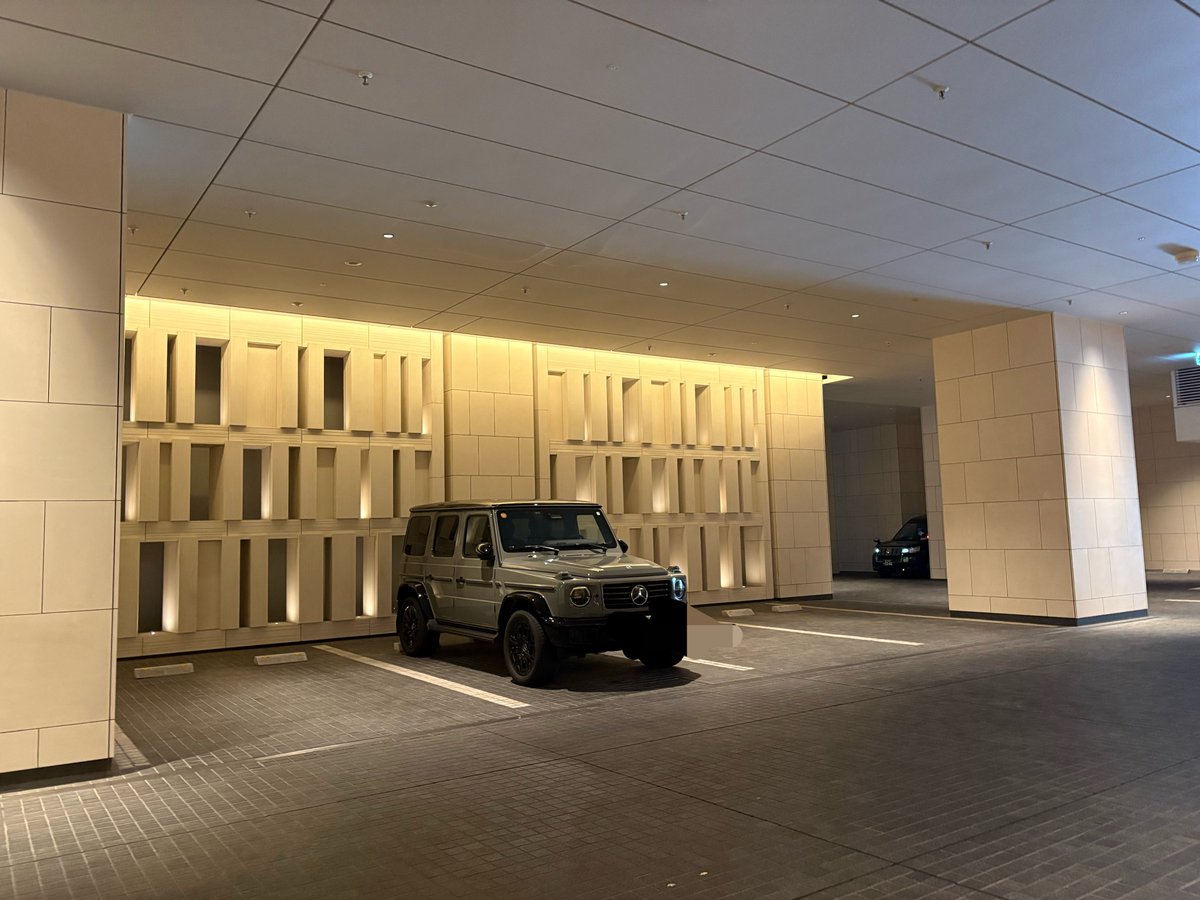 Naohiro0104's tweet photo. やっぱりJWマリオットホテル良かったなぁ〜🥰
家族で満喫できました😘
バレーパーキングに愛車🩷
クラシックグレーとブラックのツートンはやっぱ最高😆
#g450d
#g63
#manufakturicon
#ベンツ https://t.co/DA4m3JYxGX