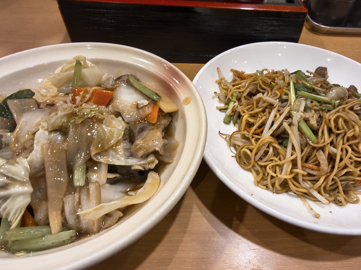 soushin_penden's tweet photo. 最強の座から陥落した岡山中華(´･ω･｀)
豚の軟骨丼旨いねんけどやっぱ薄味になったような🤔まあホンマは何の肉かはシランケド🙊
昼からひたすら木工で腕攣るわ知らん間にチャック空いてるわお尻のステッチ解れて穴空くわ散々なのでヤケ食い🐺
OS1飲んだら初めて旨い思ったから多分熱中症で死期近し🐵 https://t.co/OStrrwRMyz