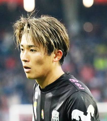 Futbolicinyasar's tweet photo. 🚨#SONDAKİKA  Beşiktaş, Reims forması giyen Japon sol kanat Keito Nakamura ile ilgileniyor. 

(Foot Mercato) https://t.co/hy6CMotI7f