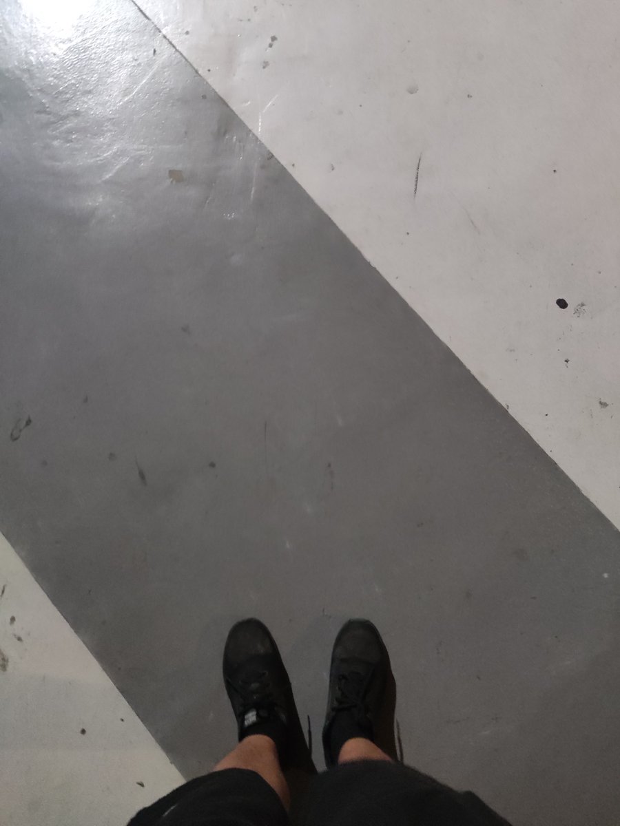Fli26_'s tweet photo. totalitas bangst pulang kerja lanjut suruh lari dari kantor hufft semangat. 
#jis https://t.co/GSQRb2dGpE