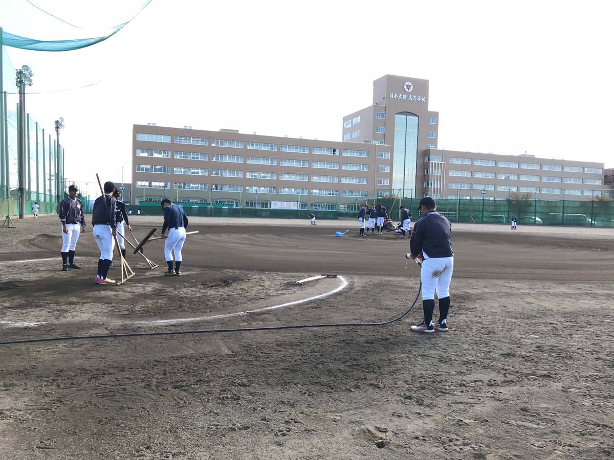 moririn1961's tweet photo. #日本文理高等学校 
#新潟文理 
#日本文理
野球部のみなさん 
甲子園出場 
おめでとうございます。 
十年前 学校前の道路で 
横断しようとする坊主頭の 
野球部の皆さんを見て 
停車したところ 
横断後
車が見えなくなるまで 
頭を下げていました。 
きっと甲子園でも 
大活躍してくれることでしょう！ https://t.co/cEQadUcGx2