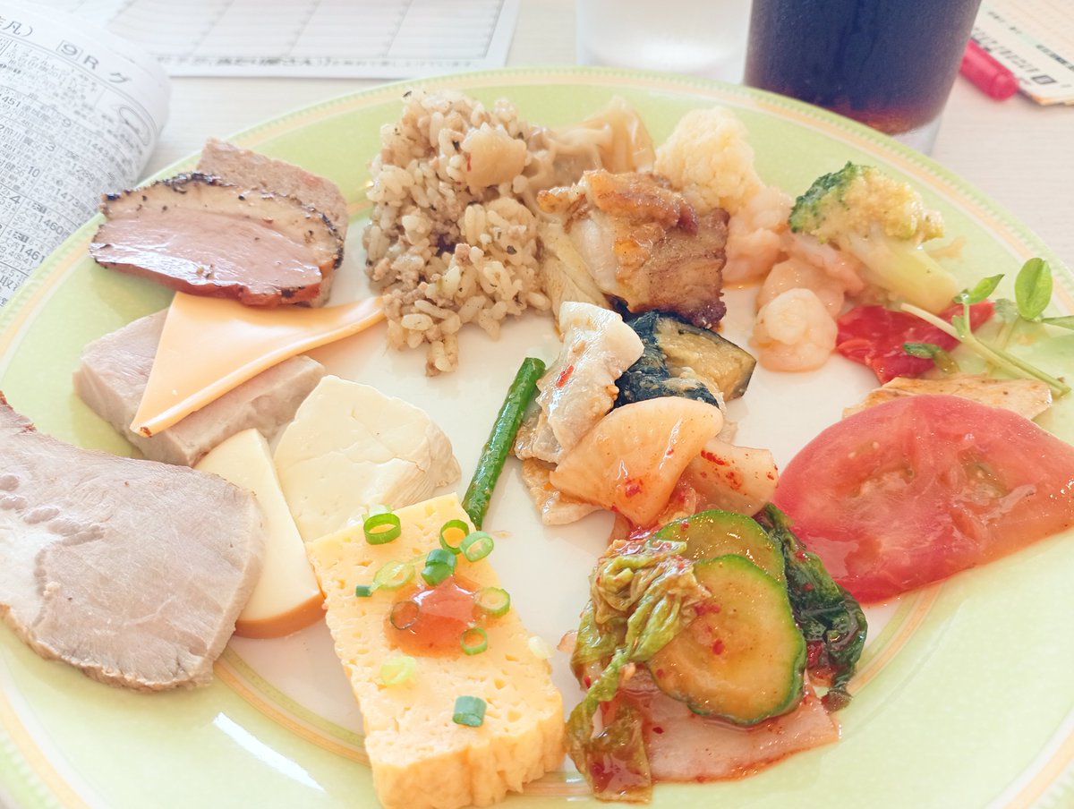 runrunonpupu's tweet photo. 大井競馬場のダイヤモンドターン🏇✨
美味しい料理を楽しみながら競馬最高すぎた🥰💖
ちょこちょこ的中🎯
 #ダイヤモンドターン  #大井競馬場  #競馬 https://t.co/SAwzdPLO64
