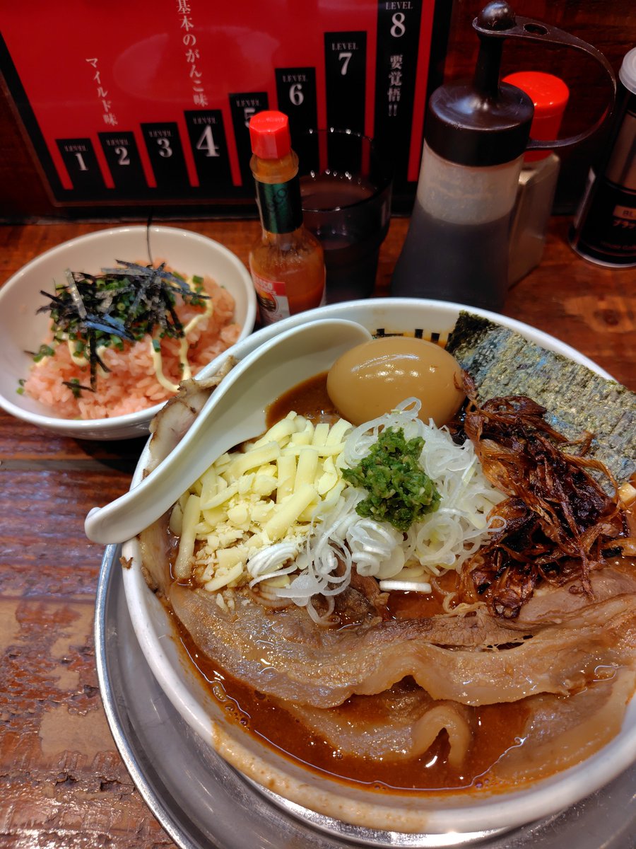 kenchi1647's tweet photo. 金曜の夜にがんこ立川ラーメン🍜✨️

冷し紫蘇塩レベル５
暑い日にはサッパリ塩っぱ旨が👌🎵

濁りスープはペスカトーレ（オマール海老）
オマール海老が濃いよ〜😄🎵
タバスコも忘れずに投入で更にウマ〜😄👌
タラコバターライス🍚もマヨネーズ👌✨️
コレであと半日頑張れるぞ👊
@gankotachikawab https://t.co/3zIWKAKKLC