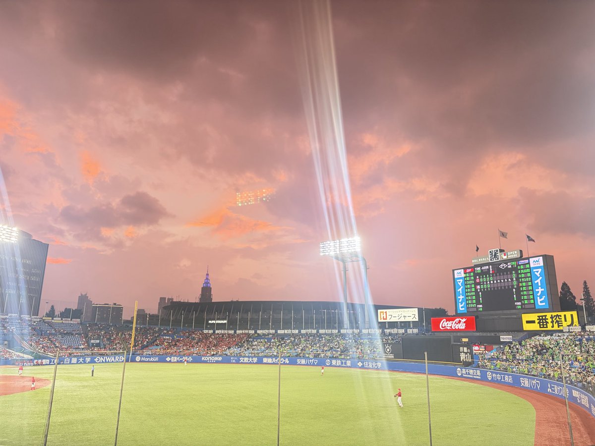 YuriaUniv's tweet photo. 神宮なう https://t.co/6FdCFLgCq4