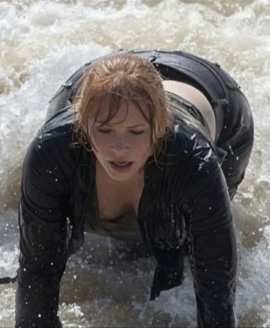 bykavyaa's tweet photo. Bryce Dallas Howard in Jurassic Park. https://t.co/ndehhnbWjh