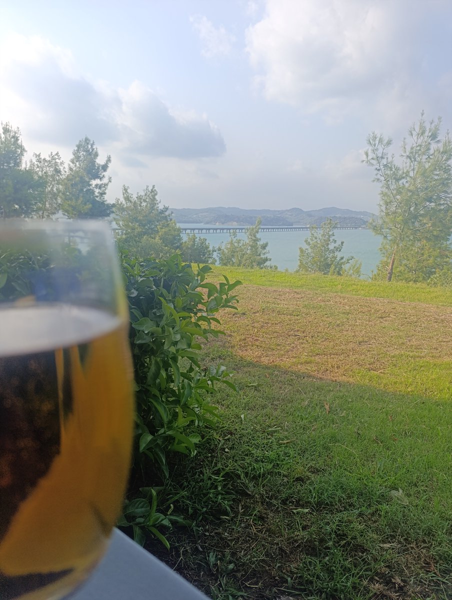 ececim193185's tweet photo. Hiç bir evin yan odasından sana seslenemeyecek olmama içerliyorum,hayali içimde kalan evimizin bahçesindeki çiçekleri sulamayı unutma sevgilim❤️ https://t.co/ltyX8JRBID