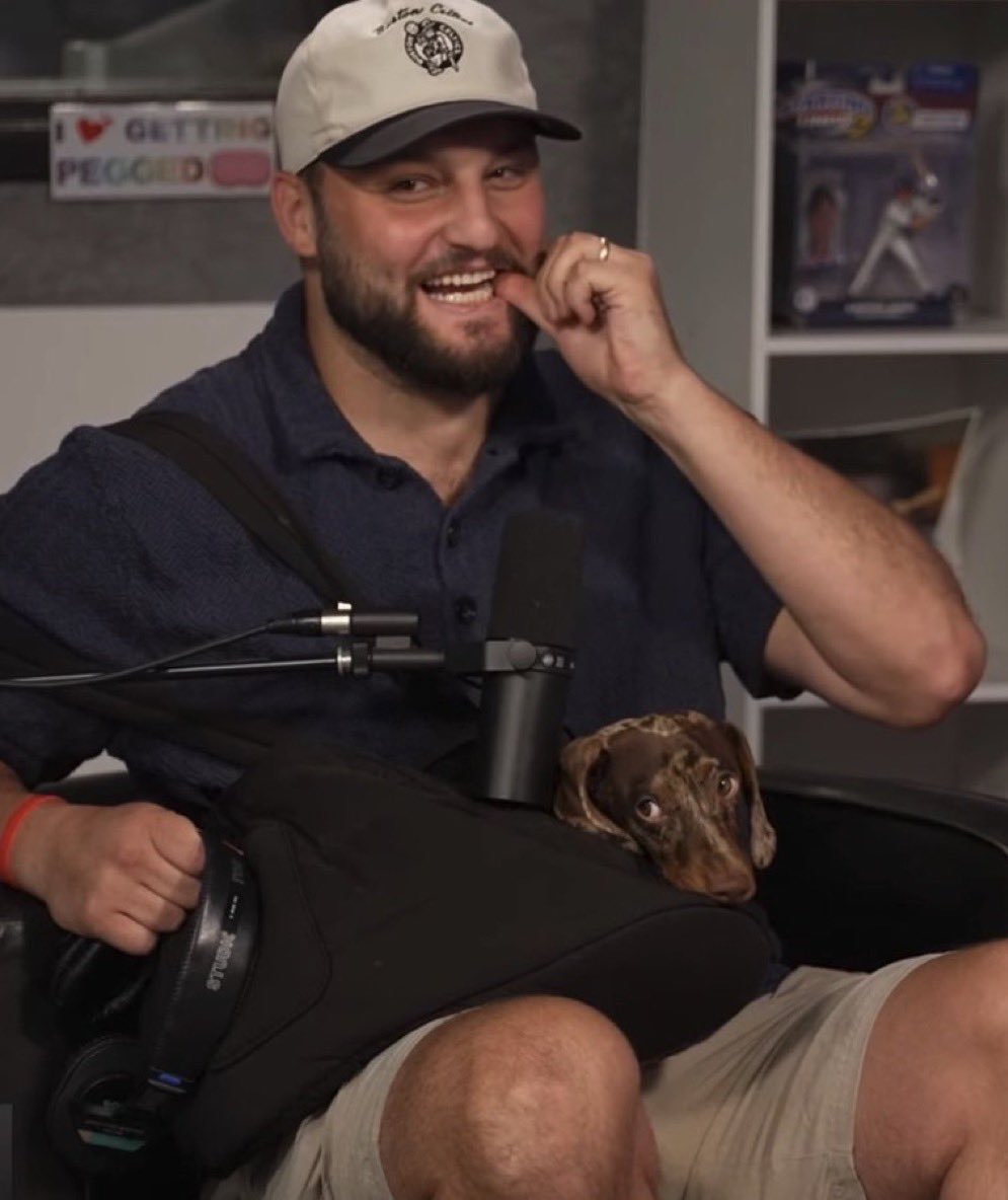BarstoolBigCat's tweet photo. Hey @JetBlue you’re not just hurting Dana. You’re hurting Ralphie too. You don’t want that on your reputation. I will skullfuck if you do not fix https://t.co/PnRG9CWUgz