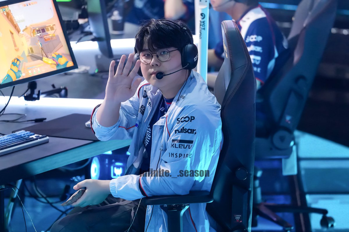 infiniteseason_'s tweet photo. 260718  T1 vs PRX

내일 경기 화이팅!😭❤️

#iZu 
#T1VALORANT #T1 #T1WIN https://t.co/YxvvQlgfS9