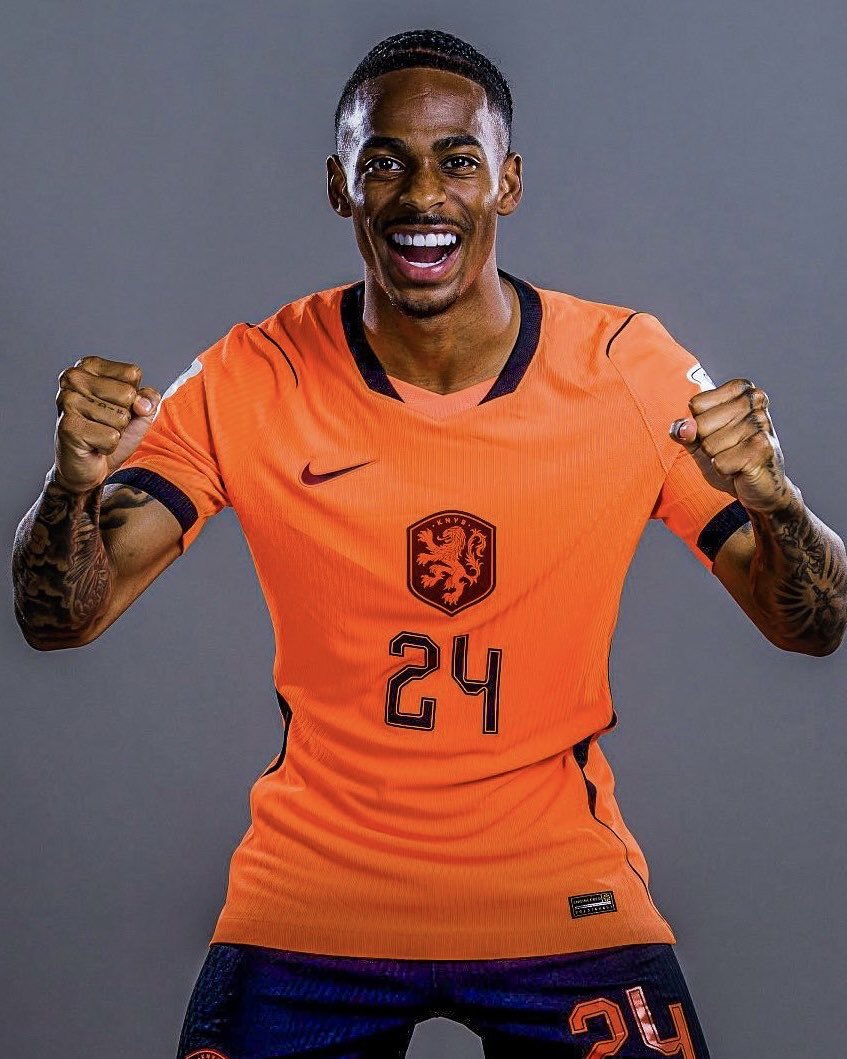 eurofootcom's tweet photo. 🚨🇳🇱 𝐁𝐑𝐄𝐀𝐊𝐈𝐍𝐆 | Crysencio Summerville's contract at Saudi club Al Hilal is up to €17MILLION-per-year (around €326k-per-week), reports @Plettigoal. 💰 https://t.co/5Oq2Bhd2WB
