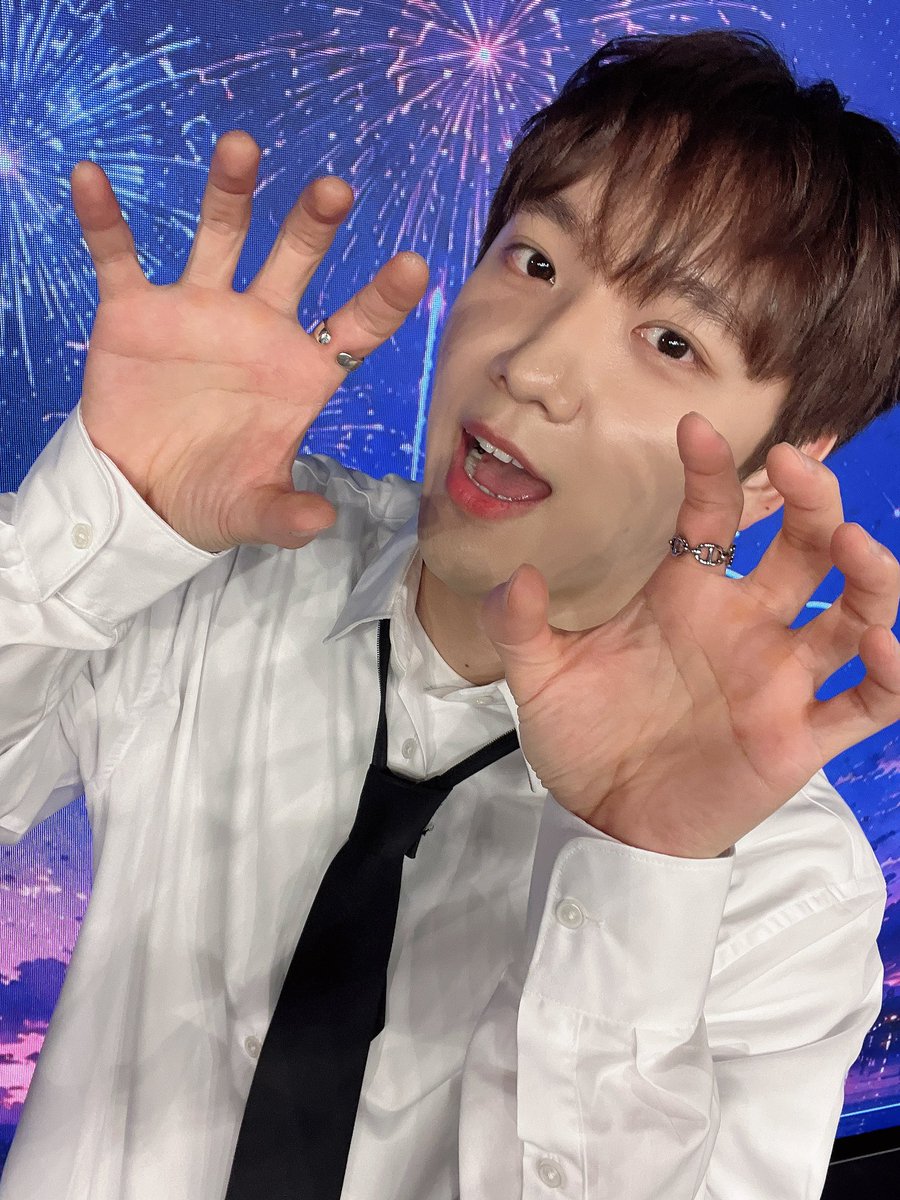 FAVE1_official's tweet photo. 【#JongHwan】

幸せな1日をありがとうございます🙂
また、会えて幸せでしたㅠㅠㅠㅠ
そして…また、花火どうでしたか~🫪??
感想聞かせてください🥺
明日も会いましょう💭
暑いから気をつけて来てください❤️‍🔥

Day2詳細🔻
https://t.co/qqjEOAxflK

#ジョナリ https://t.co/WWlGwJZKjZ