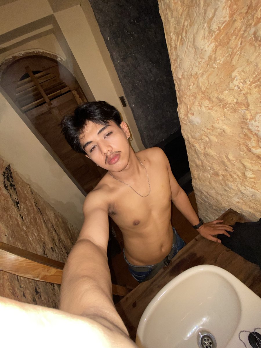 ylavienros's tweet photo. Purapura tanya apa gitu 😬 https://t.co/Vp7C3MWe4F