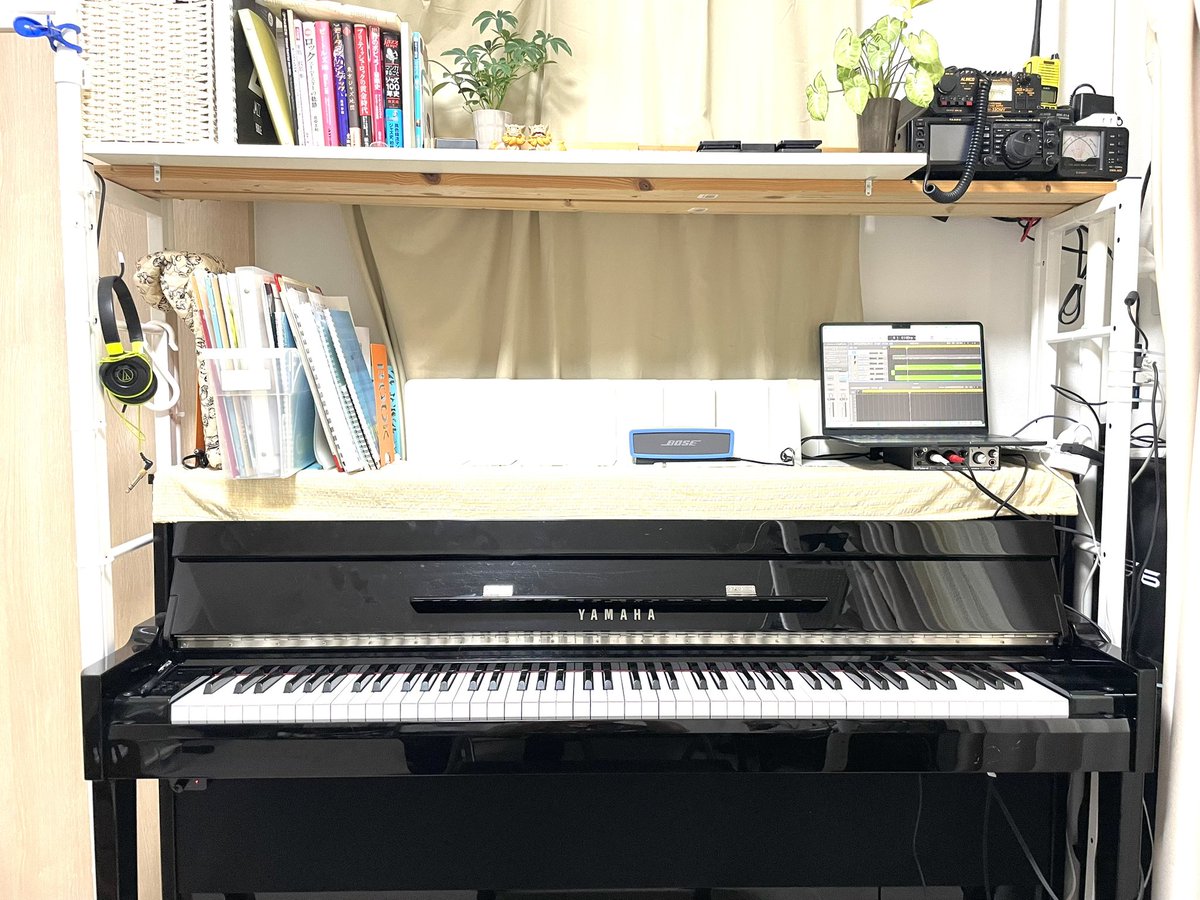 TsujikawaMS's tweet photo. 今日は千里中央自宅でのレッスンでした。
猛烈な暑さの中、来てくださる生徒さん。
その生徒さんが楽しいと思えるポイントを探り楽譜や教材を作っています。
皆、市販の同じテキストを順番に進めるというレッスンは当教室ではバイエル以外はほぼ行いません。
良いか悪いかは別としてそういう教室です。
楽しみ方は人それぞれ。