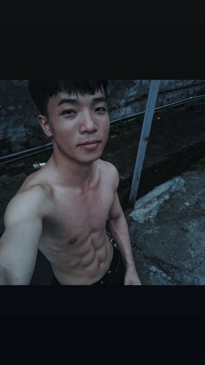 NguyncMnhoih's tweet photo. Cứ đêm đến lại buồn=)) https://t.co/969an2fsRv