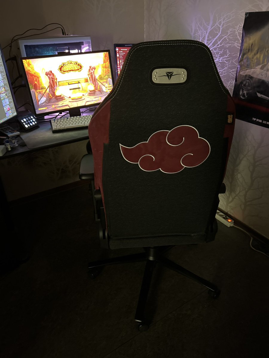 Azareeltv's tweet photo. @secretlabchairs initial thoughts insanely good chair wow and skin also huge W ❤️ https://t.co/c6hxiPW9hC