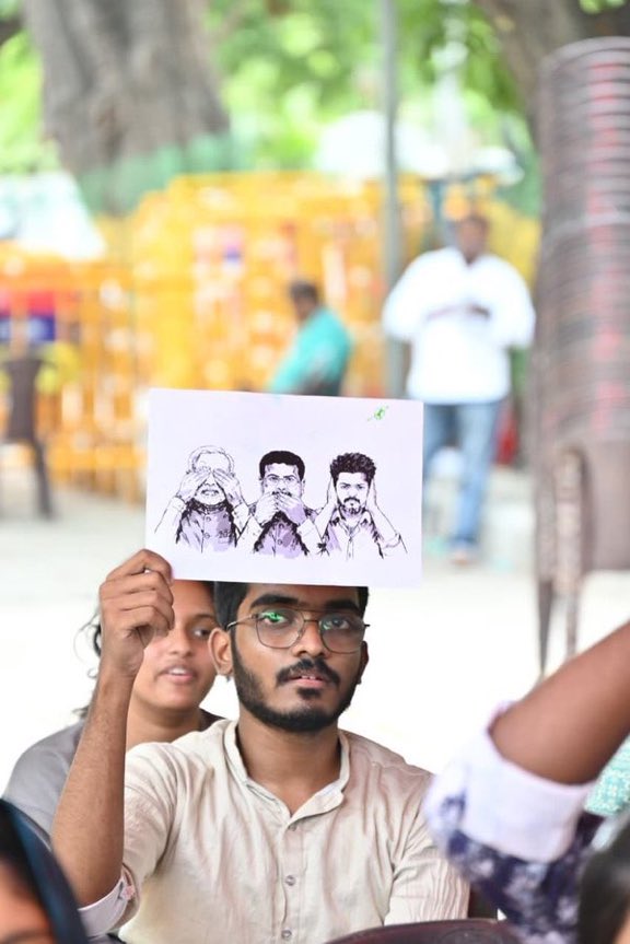 Magizh91_'s tweet photo. Perfect 👌🏼 

எதுக்குமே வாய திறக்க மாட்டேன்னு உக்காந்திருந்தா இப்டித்தான் அடிக்கனும்.👍🏼 https://t.co/UnxO18YsMi