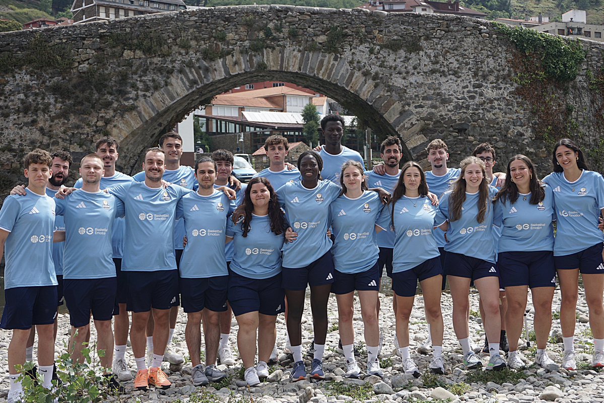 oviedocb's tweet photo. 🌞🏀 𝑿𝑿𝑰 𝑪𝒂𝒎𝒑𝒖𝒔 𝒅𝒆 𝑽𝒆𝒓𝒂𝒏𝒐 𝑶𝑪𝑩

🎬 Fotos de familia del segundo turno 🫶

#alimerkaocb
#yosoyocb
#almaocb🏀💙 https://t.co/kL4pov0TwX