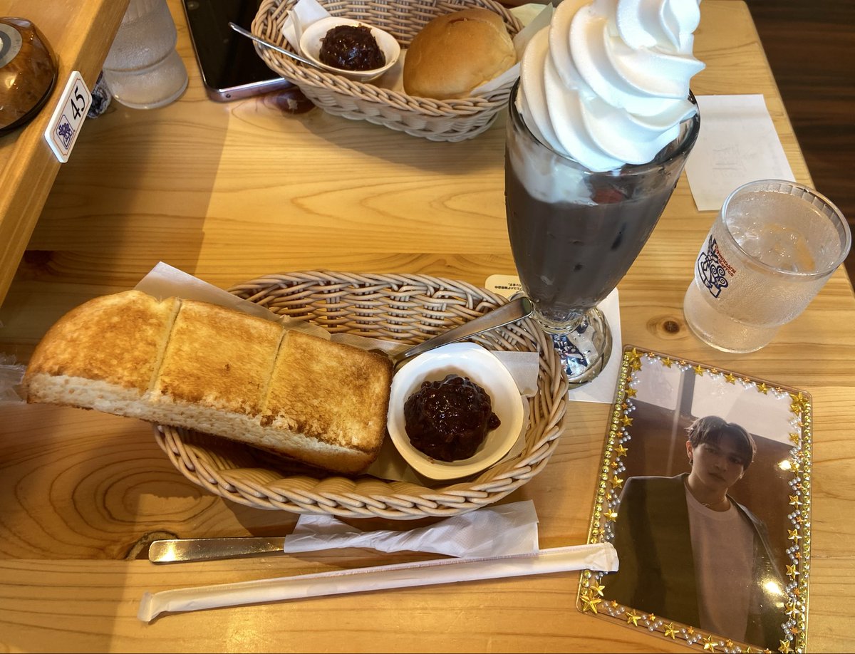 asahi200412's tweet photo. 友達とコメダのモーニング行ってきた！ https://t.co/qvppzeZmrY