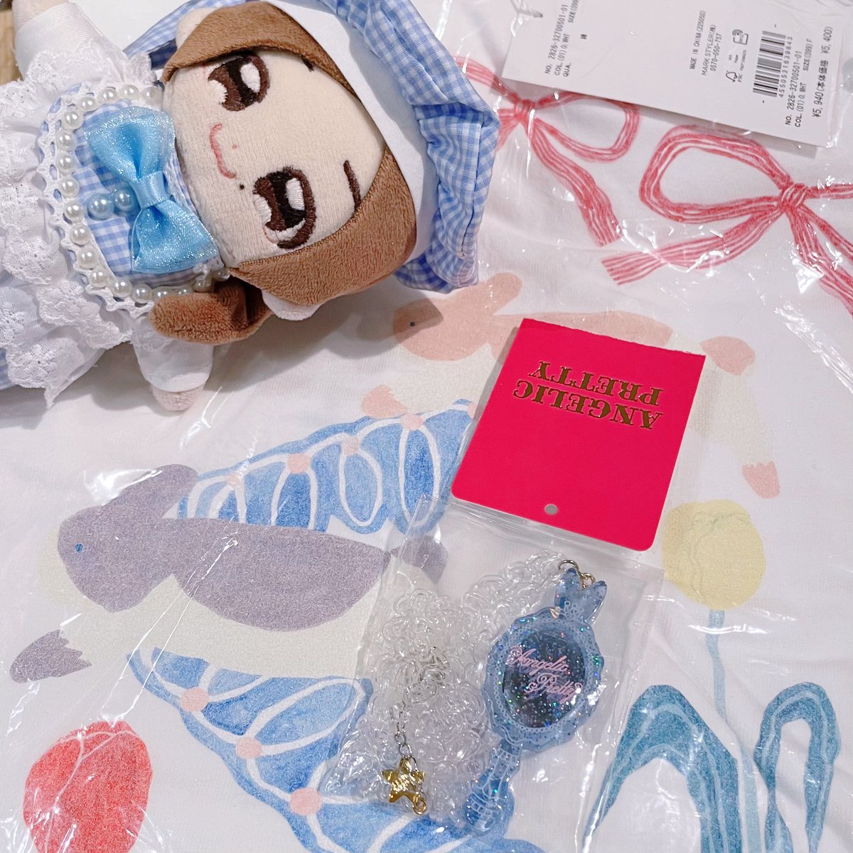 marika_wh's tweet photo. グランバ戦利品！
Angelic Prettyのサンプルセールでネックレス半額で買えた₍ᐢ.ˬ.ᐢ₎   ༘🩵
merry jennyのTシャツも半額！ https://t.co/7RSxH3jvh8