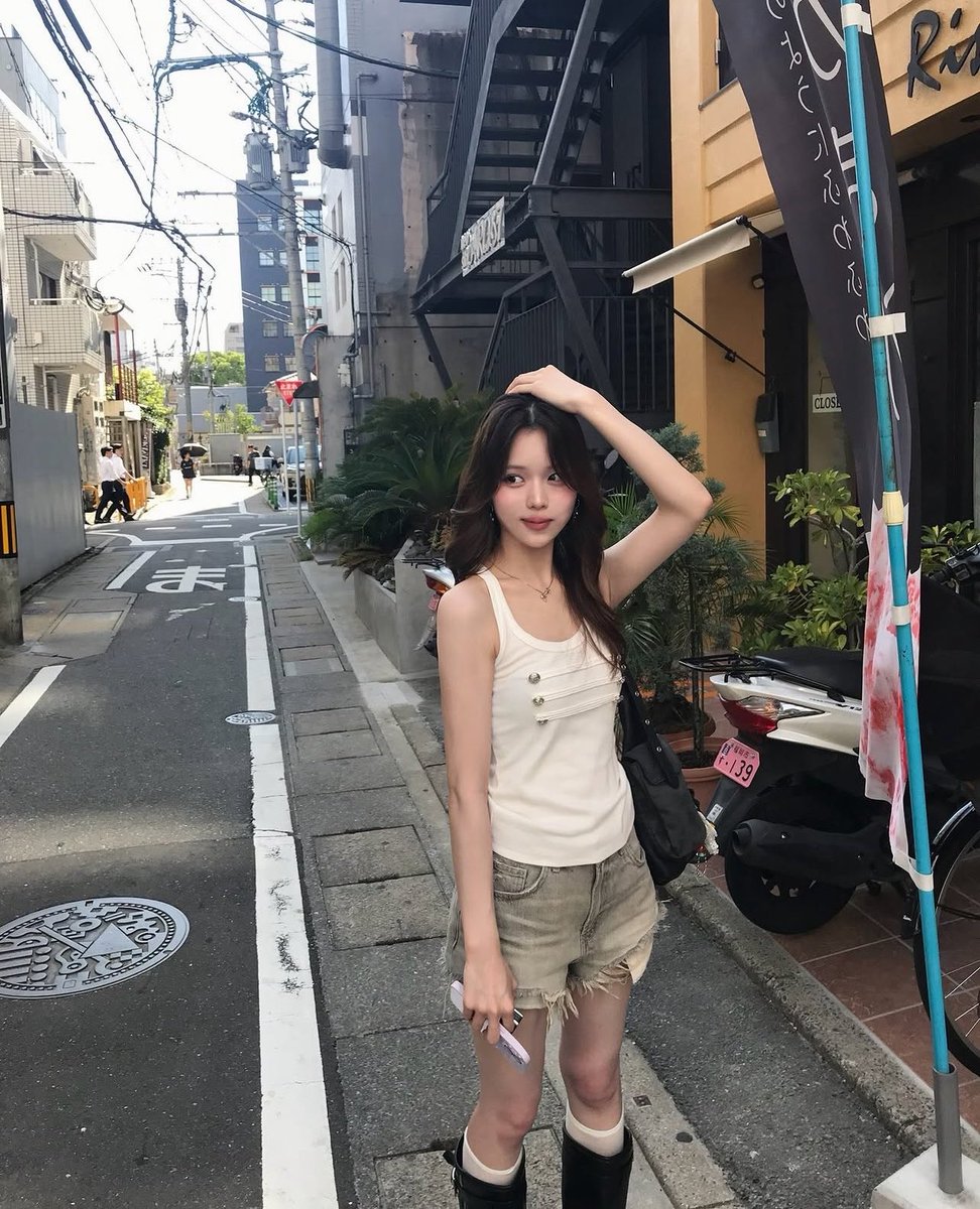 q7nteq's tweet photo. 今週のチンイラ全てをこの雌にぶつけたい。
獣みたいに腰振って妊娠確定するまで精◯
を注ぎ込みたい。 https://t.co/Ne4d1FzotW