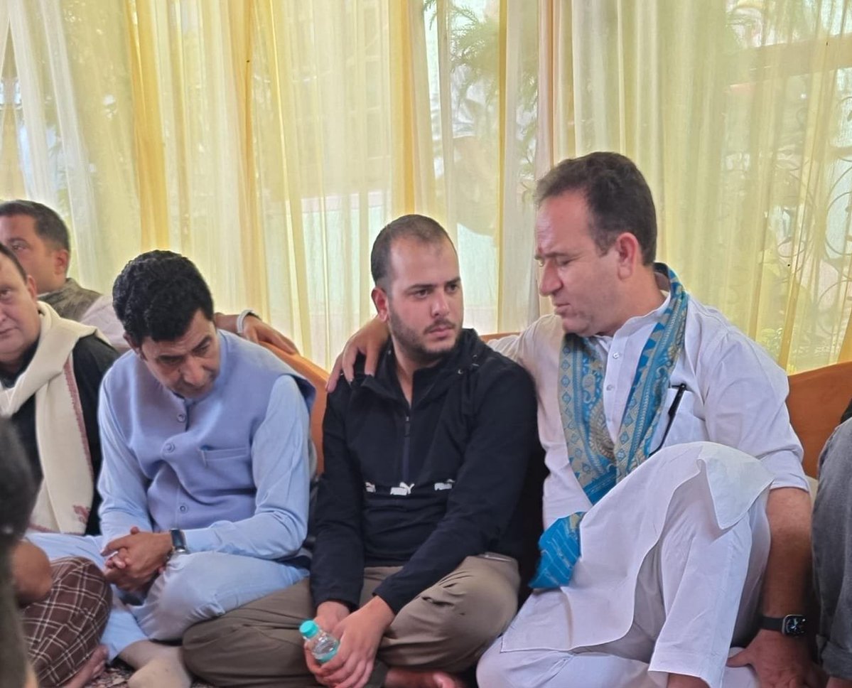 Sunil_SharmaBJP's tweet photo. Visited the family of martyred Head Constable Ashiq Hussain Qureshi in Budgam to offer my heartfelt condolences. His supreme sacrifice in the service of the nation will always be remembered. My thoughts and prayers are with his family during this difficult time. https://t.co/9TCMCOtqvV