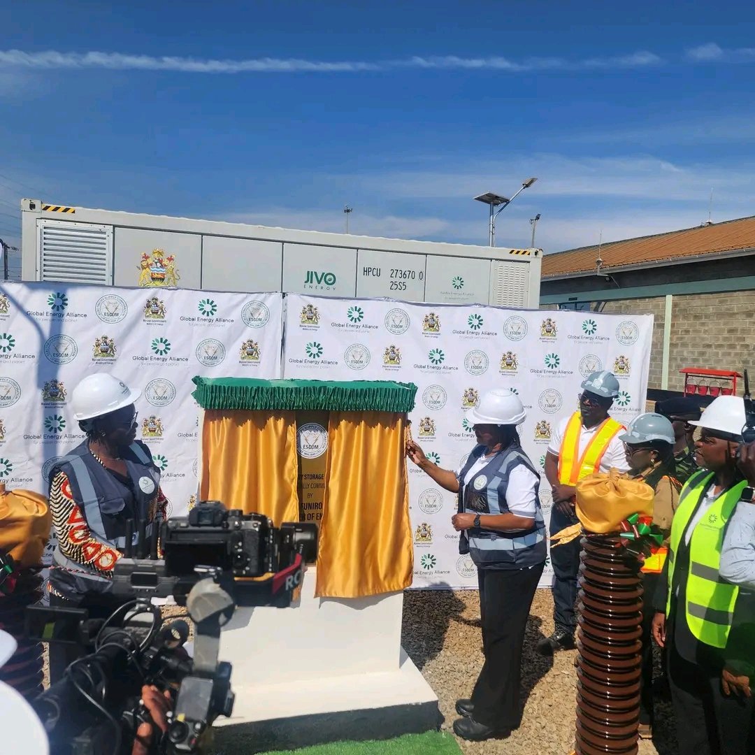GalateOfficial's tweet photo. Energy Minister Dr. Jean Chifuniro Mathanga has officially commissioned ESCOM's 20MW/40MWh Battery Energy Storage System (BESS) at Kanengo, Lilongwe.
The US$20.2 million GEAPP-funded project is expected to improve the country's electricity grid.

#GALATE #MalawiEnergy https://t.co/WLZMxLuu4D