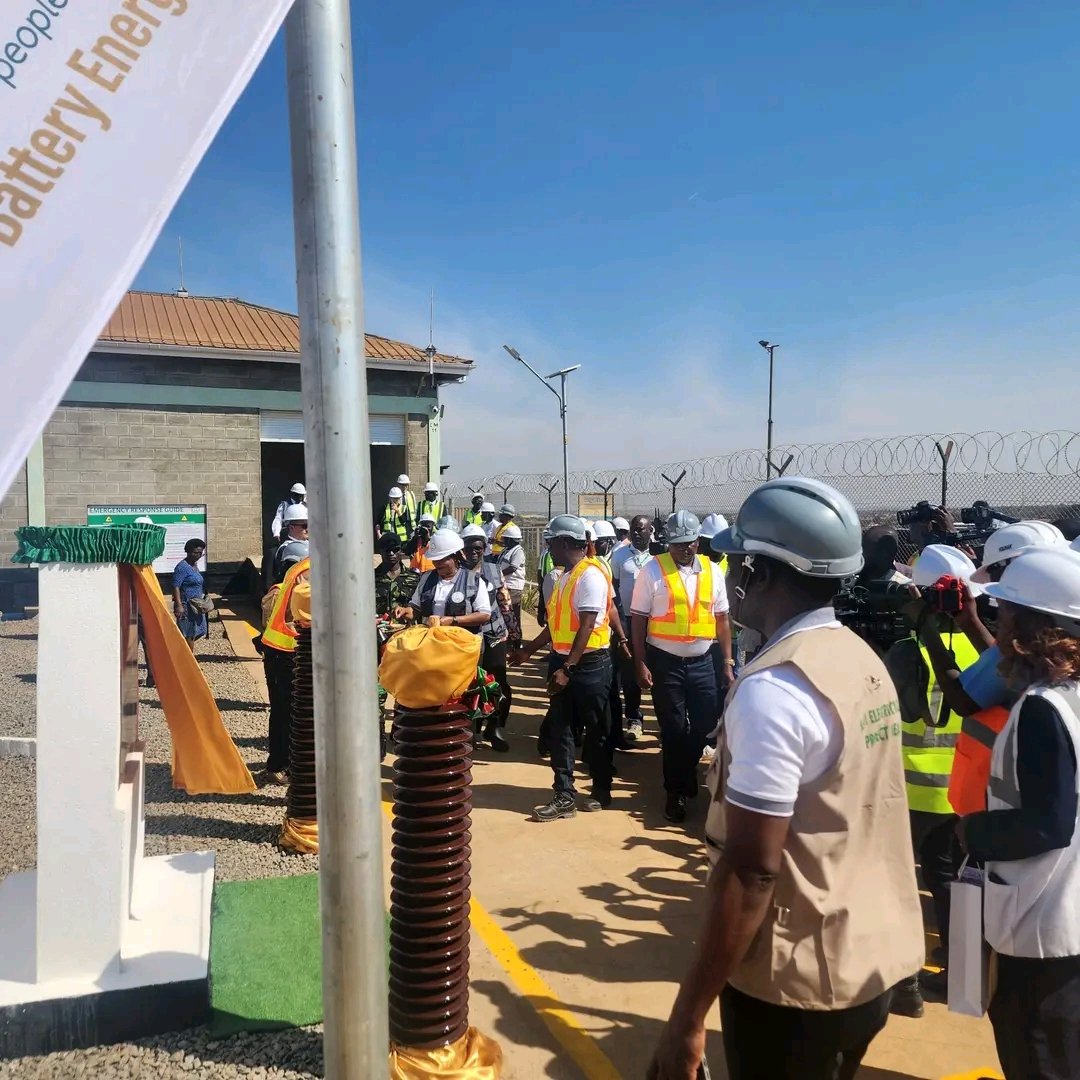 GalateOfficial's tweet photo. Energy Minister Dr. Jean Chifuniro Mathanga has officially commissioned ESCOM's 20MW/40MWh Battery Energy Storage System (BESS) at Kanengo, Lilongwe.
The US$20.2 million GEAPP-funded project is expected to improve the country's electricity grid.

#GALATE #MalawiEnergy https://t.co/WLZMxLuu4D