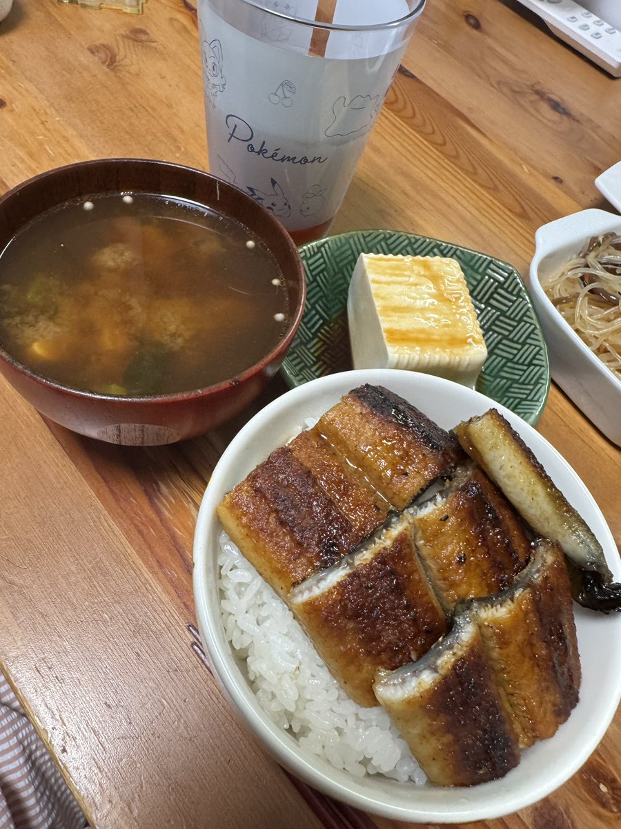 kubnwmi's tweet photo. #FM802
#RK802
りさねむこんばんはー🙌
今日はうなぎです！！
あっつい毎日だから
うなぎ食べて元気になる！！ https://t.co/eHKYw0oV33