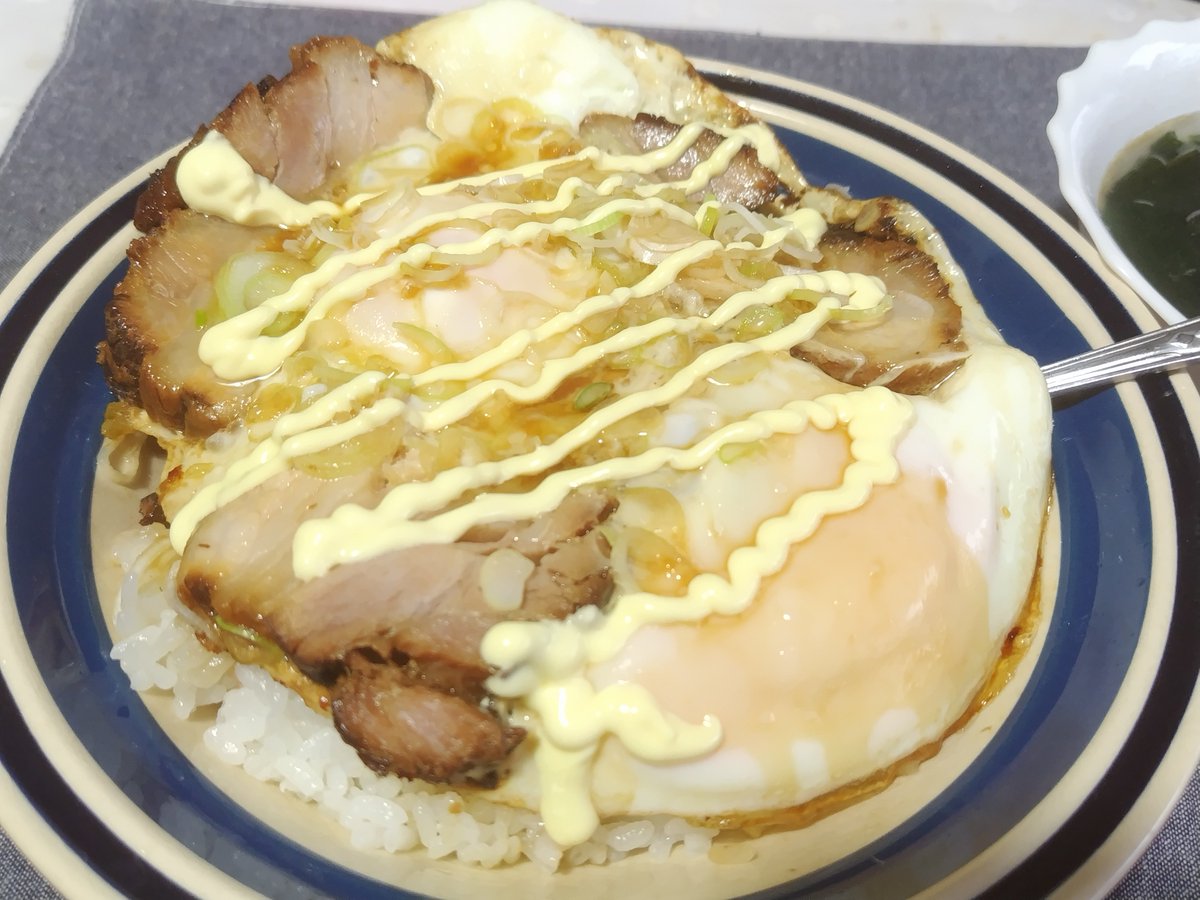 moribom's tweet photo. 昨日のラーメン屋からテイクアウトしたチャーシュー、味染み染みのトロトロ〜 https://t.co/GfkBaAM85v