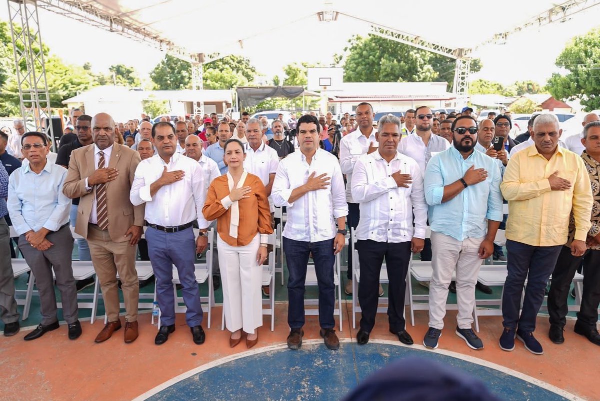 warnaudbisono's tweet photo. Dimos el primer palazo de la ampliación del Acueducto Múltiple Damajagua-Maizal, provincia Valverde. Más de 14,500 personas esperaban esta obra. https://t.co/wWupQ1UC9C
