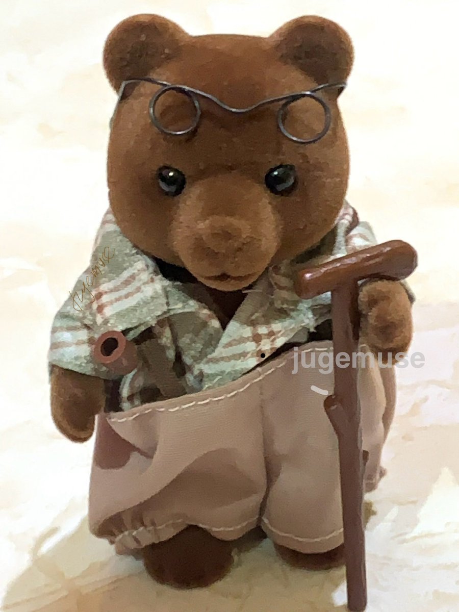 jugemuse's tweet photo. wts sylvanian brown bear grandpa timbertop vintage, accessories + box lengkap

offer aja guys berapa 💟 https://t.co/PXpknZkfQ0