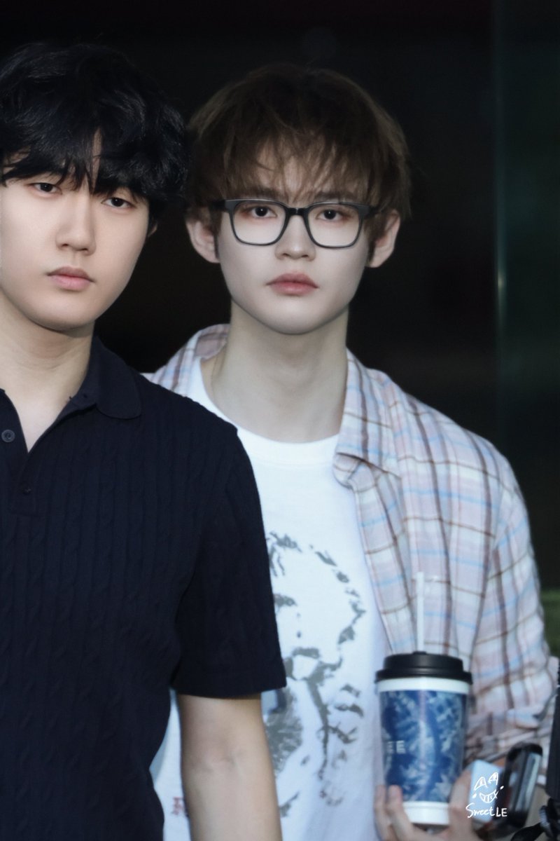 Sweet_Le29's tweet photo. 260724 퇴근

#辰乐 #チョンロ 
#CHENLE #천러  
#NCTDREAM #NCT https://t.co/4ahnwD2xzI
